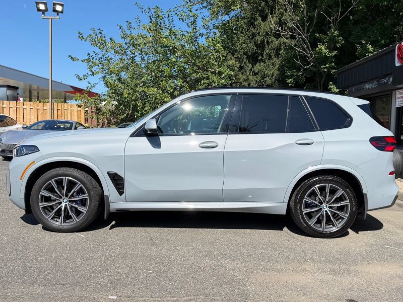 Used 2025 BMW X5 xDrive40i w/ M Sport Package AWD/4WD image 9
