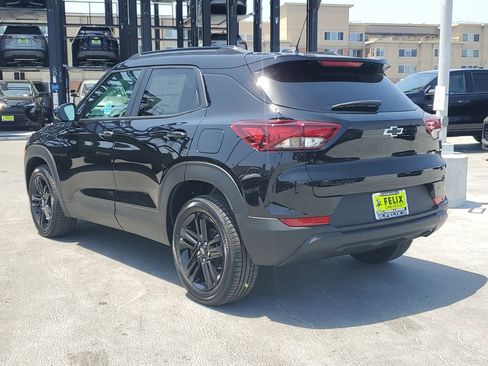 New 2026 Chevrolet TrailBlazer LT w/ Midnight Edition FWD image 5