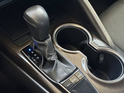Used 2024 Toyota Camry SE FWD image 20