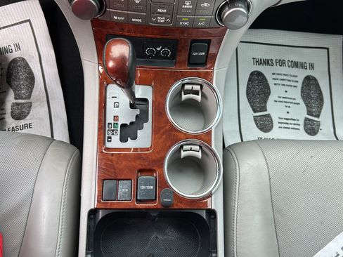 Used 2013 Toyota Highlander Limited FWD image 19