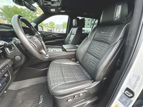 Used 2024 Cadillac Escalade ESV Sport Platinum w/ LPO, ONYX Package AWD/4WD image 20
