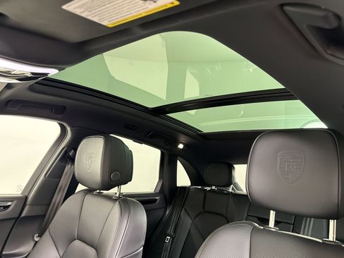 Certified 2026 Porsche Macan AWD/4WD image 19