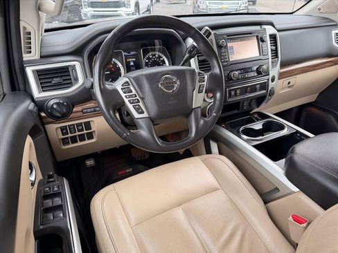 Used 2018 Nissan Titan SL image 12
