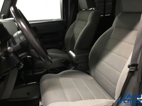 Used 2007 Jeep Wrangler Unlimited Sahara w/ Dual Top Group image 19