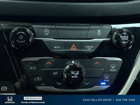 Used 2021 Chrysler Voyager L FWD image 24