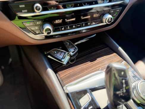 Used 2017 BMW 530i xDrive AWD/4WD image 22