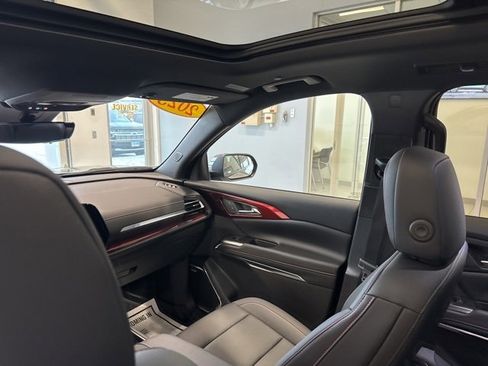 Used 2025 Chevrolet Traverse Z71 image 36