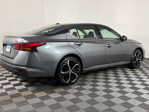 Used 2025 Nissan Altima 2.5 SR FWD image 7