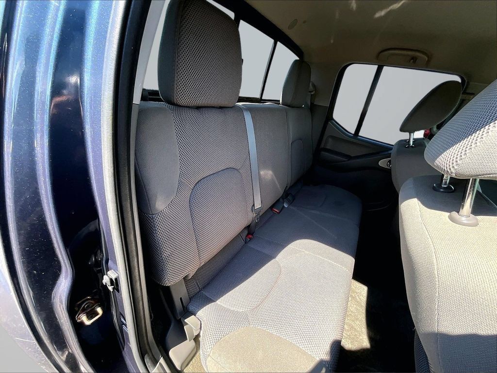 Used 2015 Nissan Frontier SV AWD/4WD image 27