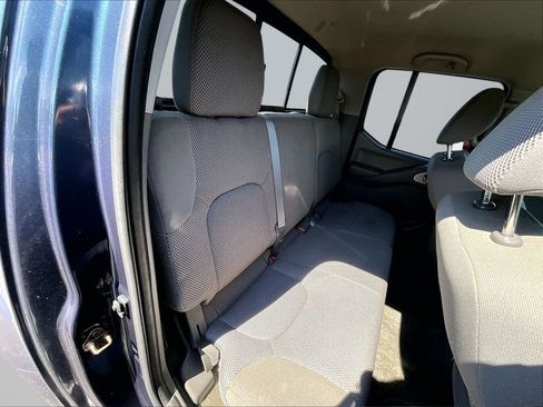 Used 2015 Nissan Frontier SV AWD/4WD image 27