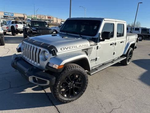 Used 2023 Jeep Gladiator Overland image 2