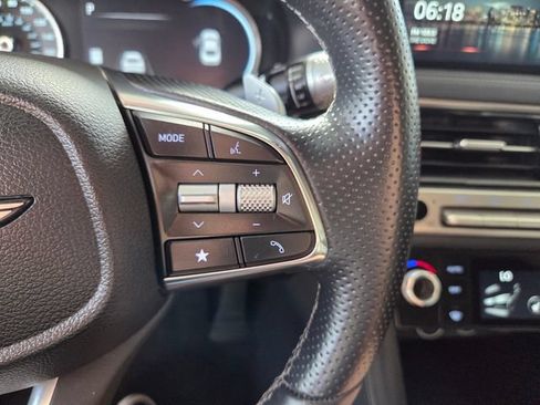 Used 2025 Genesis G70 2.5T RWD image 31
