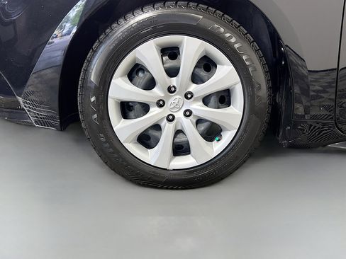 Used 2025 Toyota Corolla LE image 14