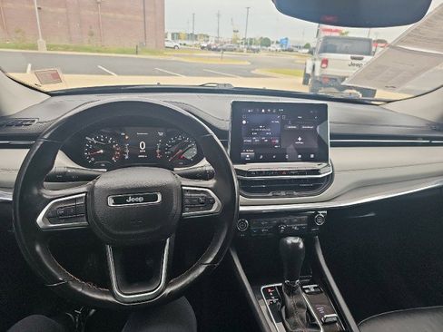 Used 2022 Jeep Compass Limited image 13