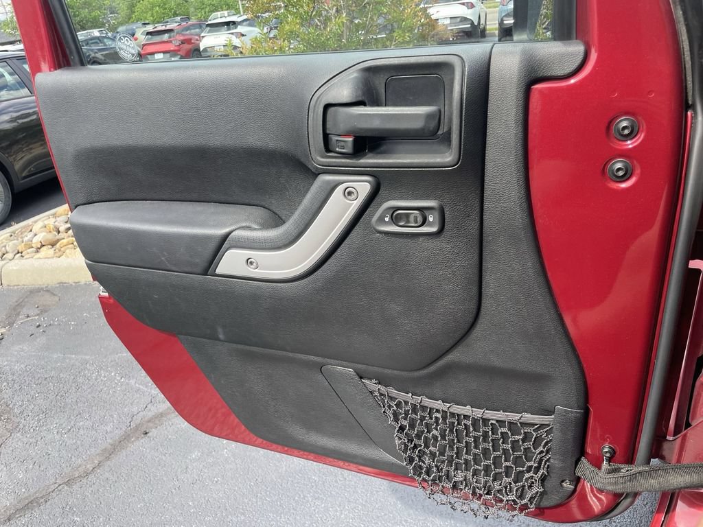 Used 2013 Jeep Wrangler Unlimited Rubicon w/ Connectivity Group AWD/4WD image 17