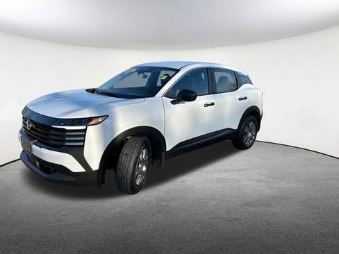 Used 2025 Nissan Kicks S image 2