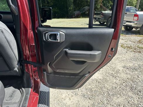 Used 2021 Jeep Gladiator Sport image 17
