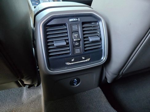 Certified 2025 Porsche Macan AWD/4WD image 19
