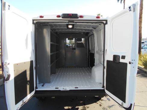 Used 2025 RAM ProMaster 2500 w/ Convenience Group image 6