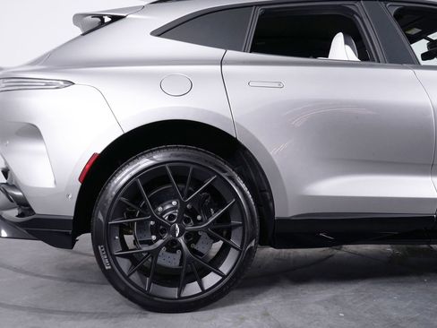 Used 2025 Aston Martin DBX 707 image 11