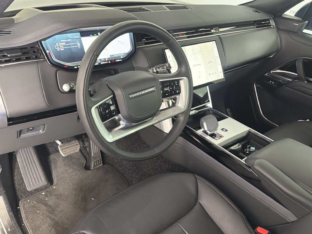 Used 2025 Land Rover Range Rover SE AWD/4WD image 4