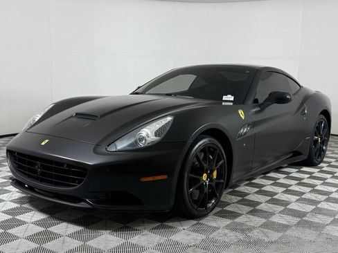 Used 2014 Ferrari California RWD image 2