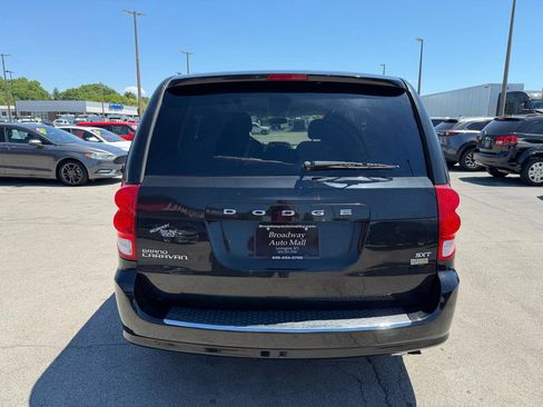 Used 2015 Dodge Grand Caravan SXT FWD image 4