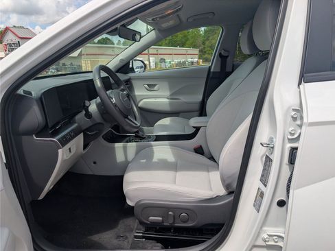 Used 2025 Hyundai Kona SEL FWD image 11