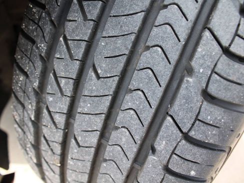 Used 2005 Chrysler Crossfire Limited RWD image 17