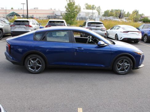 New 2025 Kia K4 LXS image 4