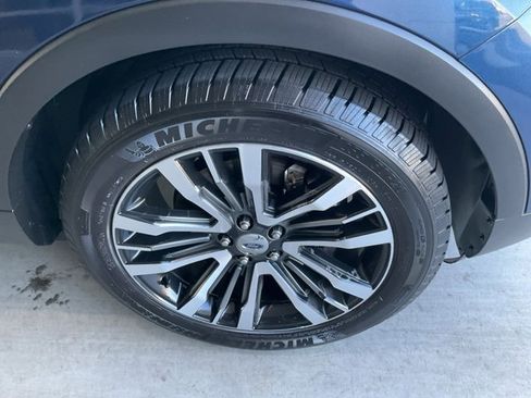 Used 2017 Ford Explorer Platinum image 29