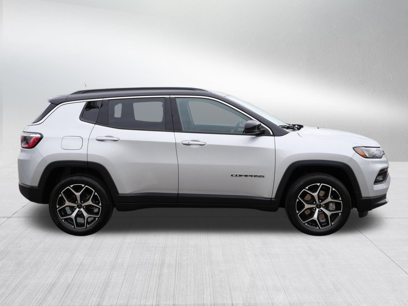Used 2025 Jeep Compass Limited AWD/4WD image 8