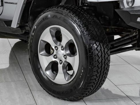 Used 2018 Jeep Wrangler Sahara w/ Connectivity Group image 43