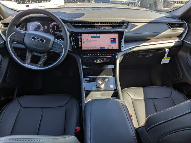 New 2027 Jeep Grand Cherokee Limited w/ Limited Altitude Package RWD image 17