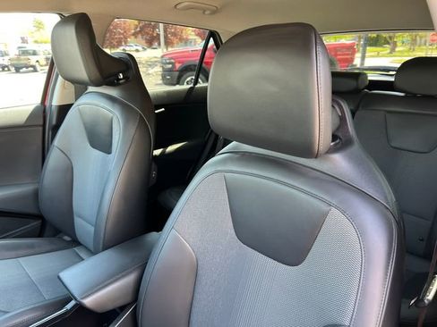Used 2023 Kia Niro EX FWD image 11
