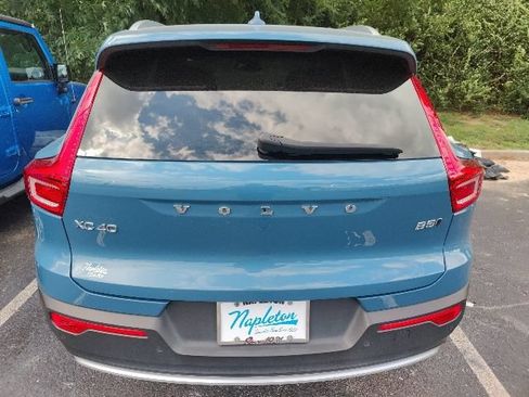 Used 2023 Volvo XC40 B5 Plus AWD/4WD image 31