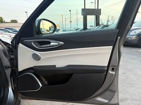 Used 2018 Alfa Romeo Giulia Ti image 13