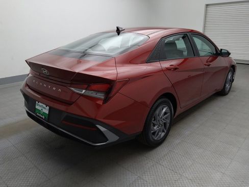 Used 2024 Hyundai Elantra SEL FWD image 9