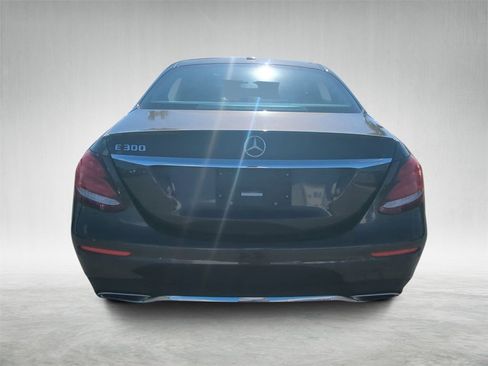 Used 2018 Mercedes-Benz E 300 image 4