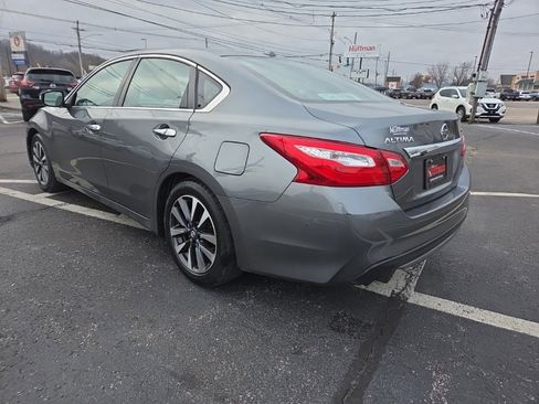 Used 2016 Nissan Altima 2.5 SL w/ 2.5 Technology Package image 3