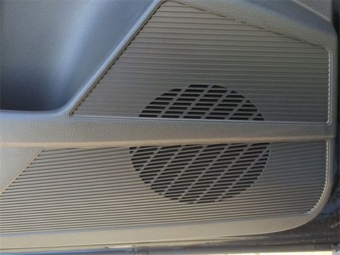 New 2025 Volkswagen Taos SE image 18