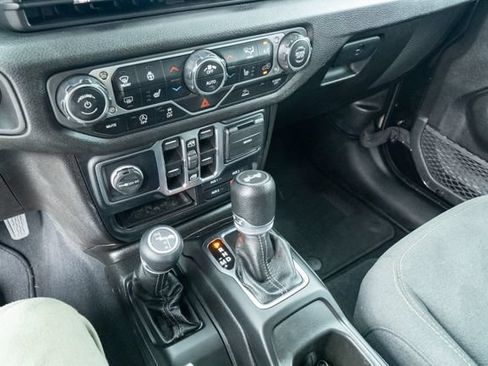 Used 2024 Jeep Wrangler Unlimited Sport AWD/4WD image 21