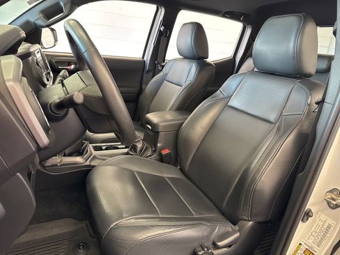 Used 2019 Toyota Tacoma TRD Off-Road image 15