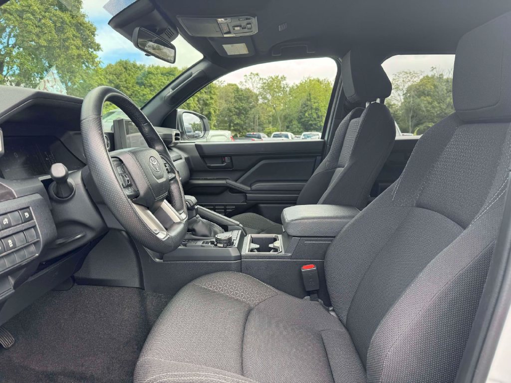 Used 2025 Toyota 4Runner SR5 AWD/4WD image 15