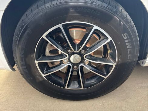 Used 2018 Dodge Grand Caravan SE FWD image 18