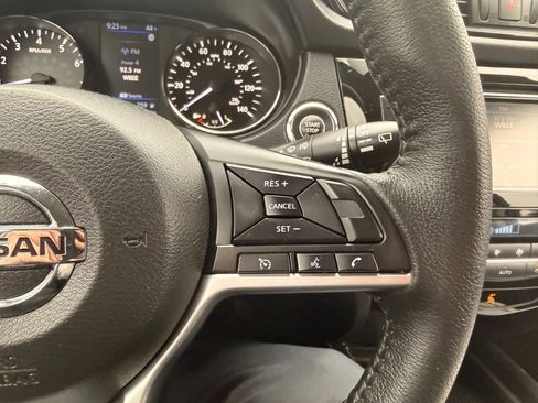 Used 2020 Nissan Rogue SV image 19