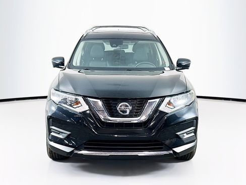 Used 2019 Nissan Rogue SV w/ Premium Package image 2