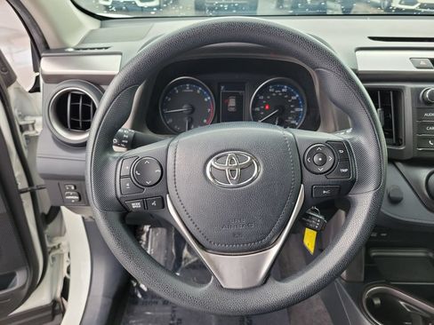 Used 2018 Toyota RAV4 LE FWD image 25