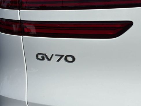 Used 2025 Genesis GV70 2.5T w/ Advanced Package AWD/4WD image 32