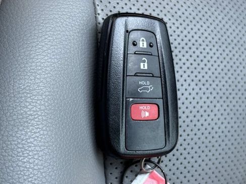 Used 2021 Toyota Highlander Platinum AWD/4WD image 44